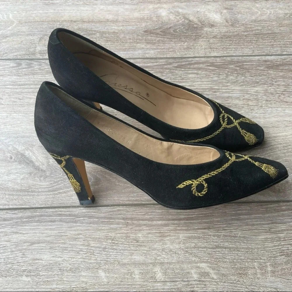 Caressa Made in Spain  Suede Leather Embroidery Pumps
